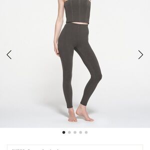 SKIMS Gray High-Waisted Leggings in washed onyx for Effortless Style